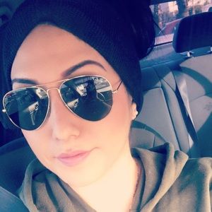 Meet your Posher, Angely